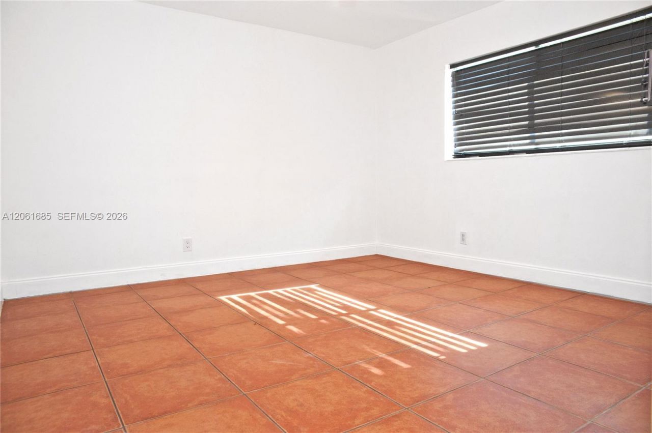 304 SE 9th Ct , Unit 6, Hallandale Beach, FL 33009 Photo