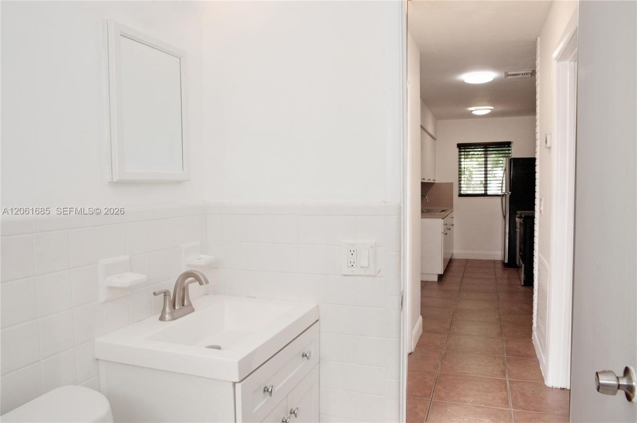 304 SE 9th Ct , Unit 6, Hallandale Beach, FL 33009 Photo