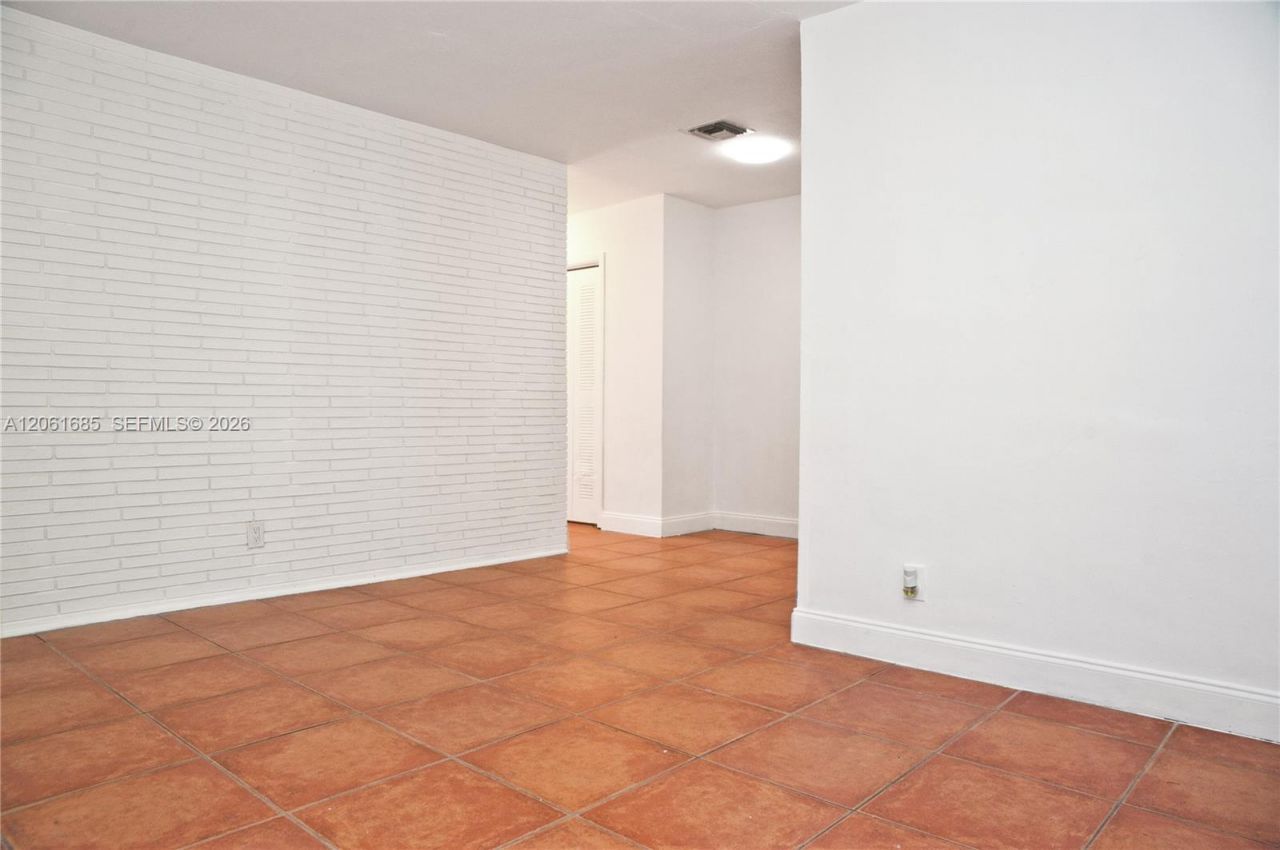 304 SE 9th Ct , Unit 6, Hallandale Beach, FL 33009 Photo