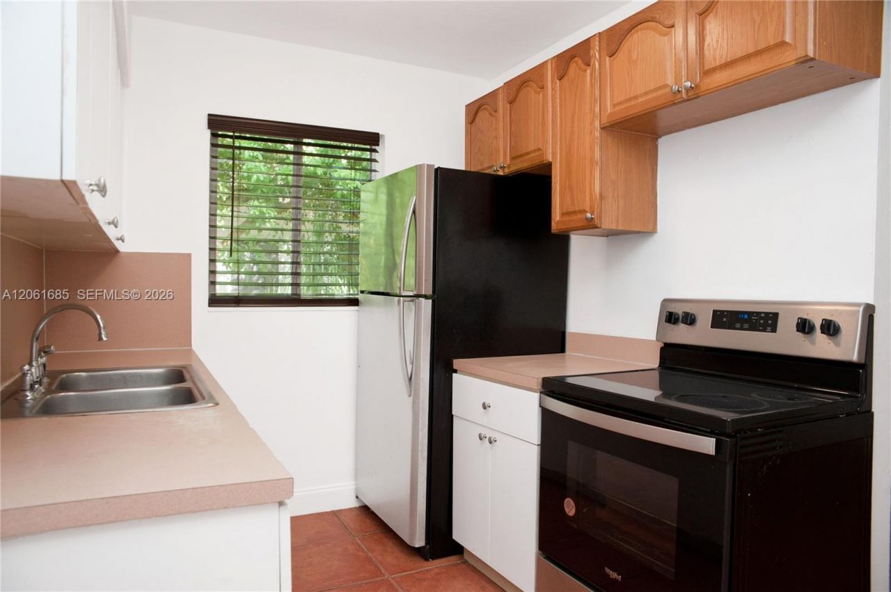 304 SE 9th Ct , Unit 6, Hallandale Beach, FL 33009 Photo