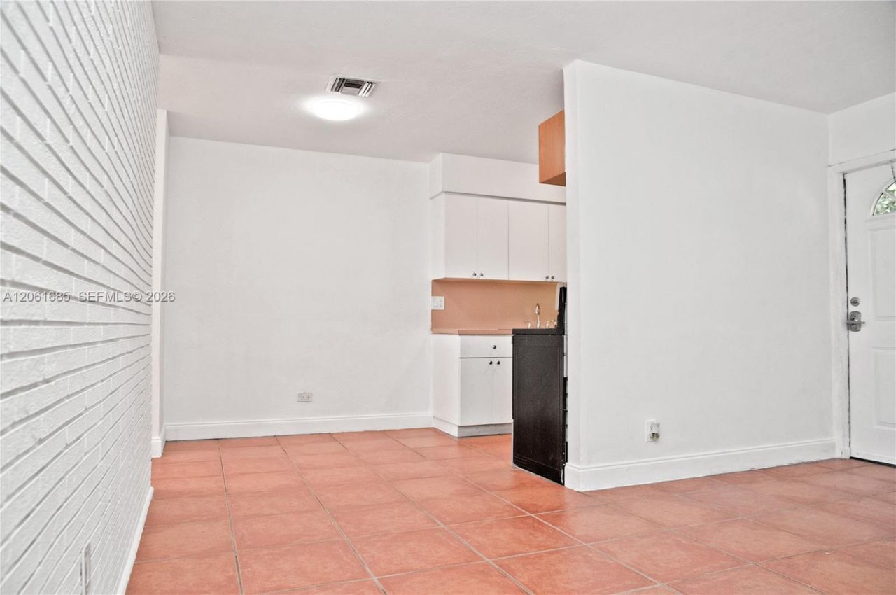304 SE 9th Ct , Unit 6, Hallandale Beach, FL 33009 Photo