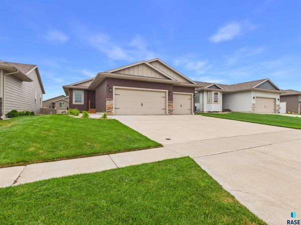 2816 S Richie Dr, Sioux Falls, SD 57106