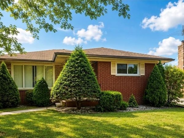 21240 Evergreen Street , St. Clair Shores, MI 48082