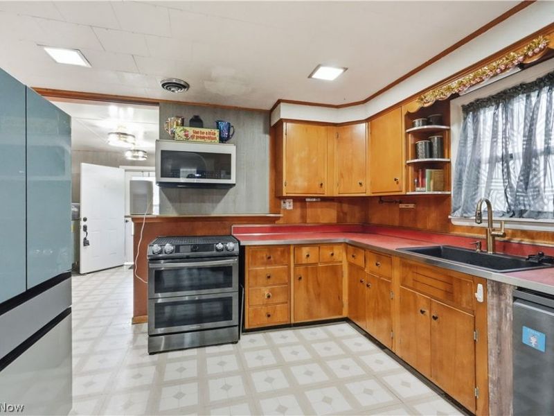 127 E High Street, Fostoria, OH 44830 Photo 8