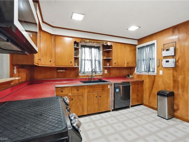 127 E High Street, Fostoria, OH 44830 Photo 9