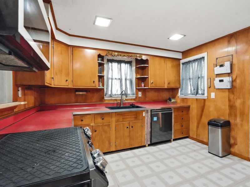 127 E High Street , Fostoria, OH 44830 Photo 9