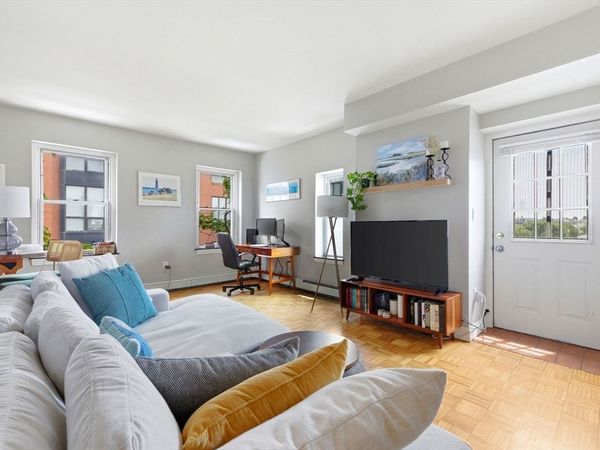 105 W Fourth St, Unit 4A, Boston, MA 02127