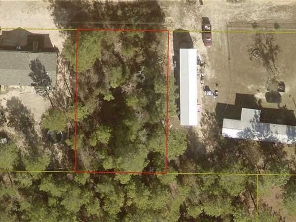 E Clover LN , DE FUNIAK SPRINGS, FL 32433