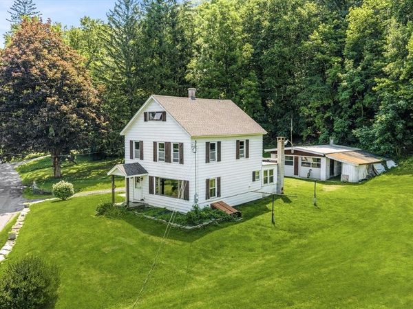 8 Underwood Ave, Easthampton, MA 01027