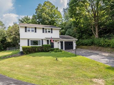 103 Oakridge Circle , Syracuse, NY 13209