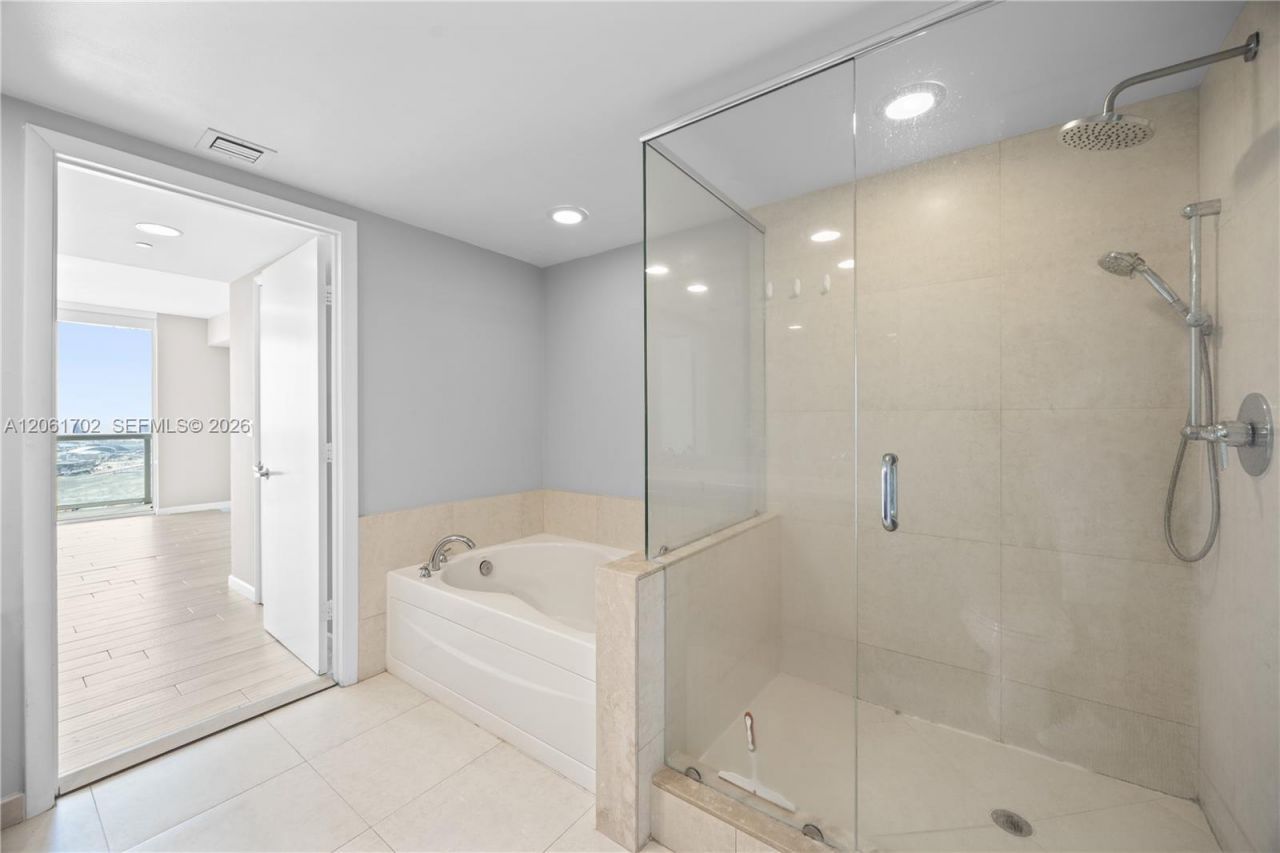 50 Biscayne Blvd , Unit 4706, Miami, FL 33132 Photo