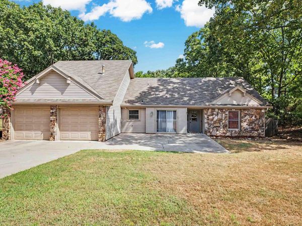 87 Stoneledge Drive, Maumelle, AR 72113