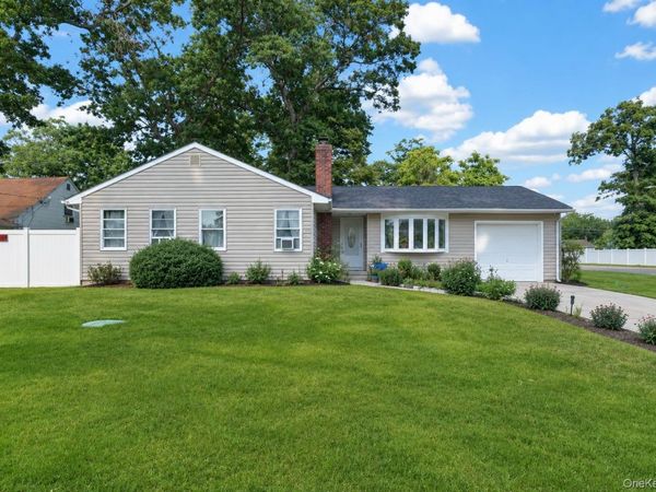 25 Putnam Avenue , West Babylon, NY 11704