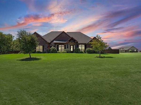 111 Crosswind Drive , Waxahachie, TX 75167