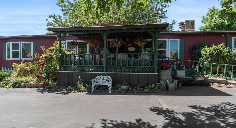 4692 W Leonesio Drive, Sun Valley, NV 89433 Photo