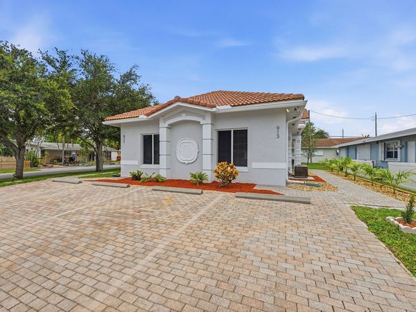 913 NE 12th Avenue, Pompano Beach, FL 33060