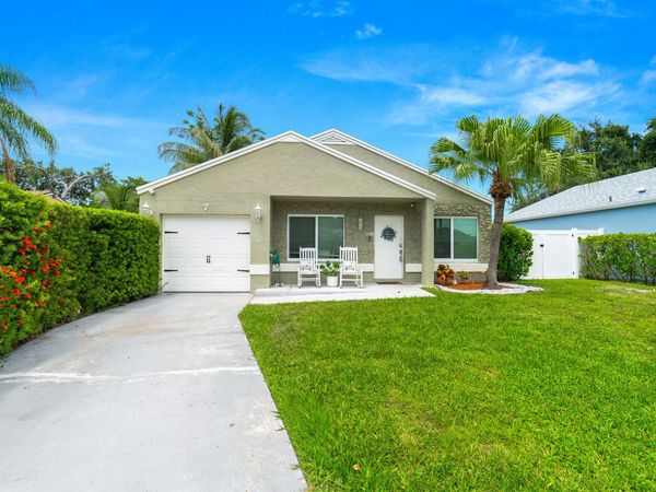 7 Cardiff Way, Boynton Beach, FL 33426