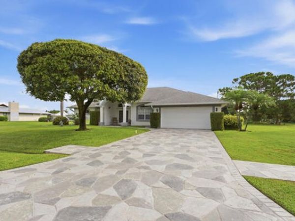 2201 SE BOWIE Street, Port St. Lucie, FL 34952