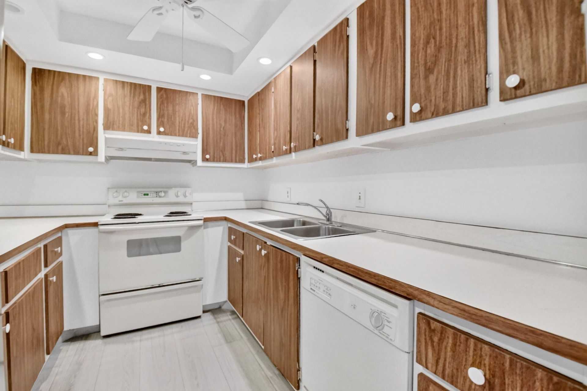 125 S Ocean Avenue, Unit 211, Palm Beach Shores, FL 33404 Photo