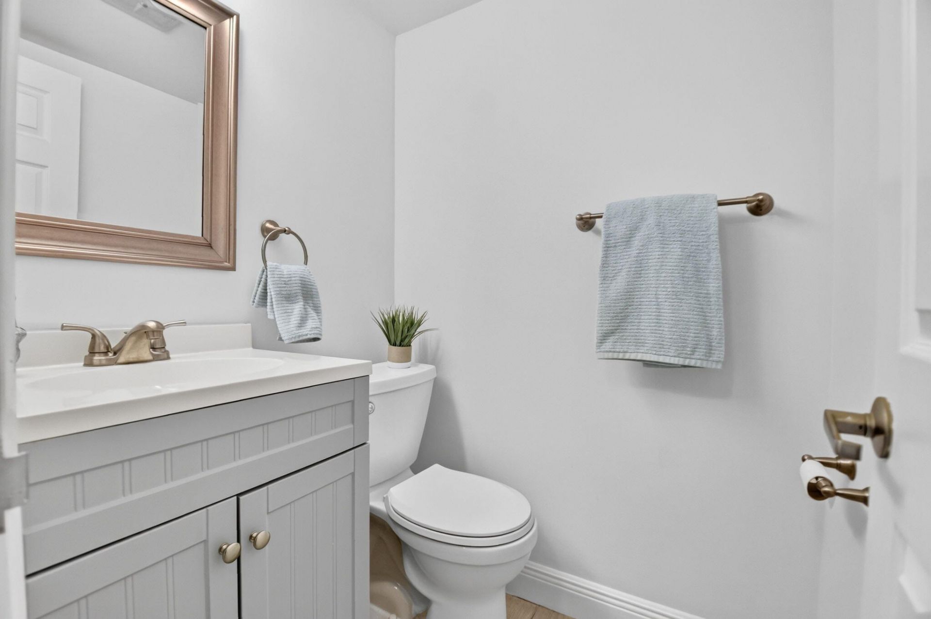 125 S Ocean Avenue, Unit 211, Palm Beach Shores, FL 33404 Photo