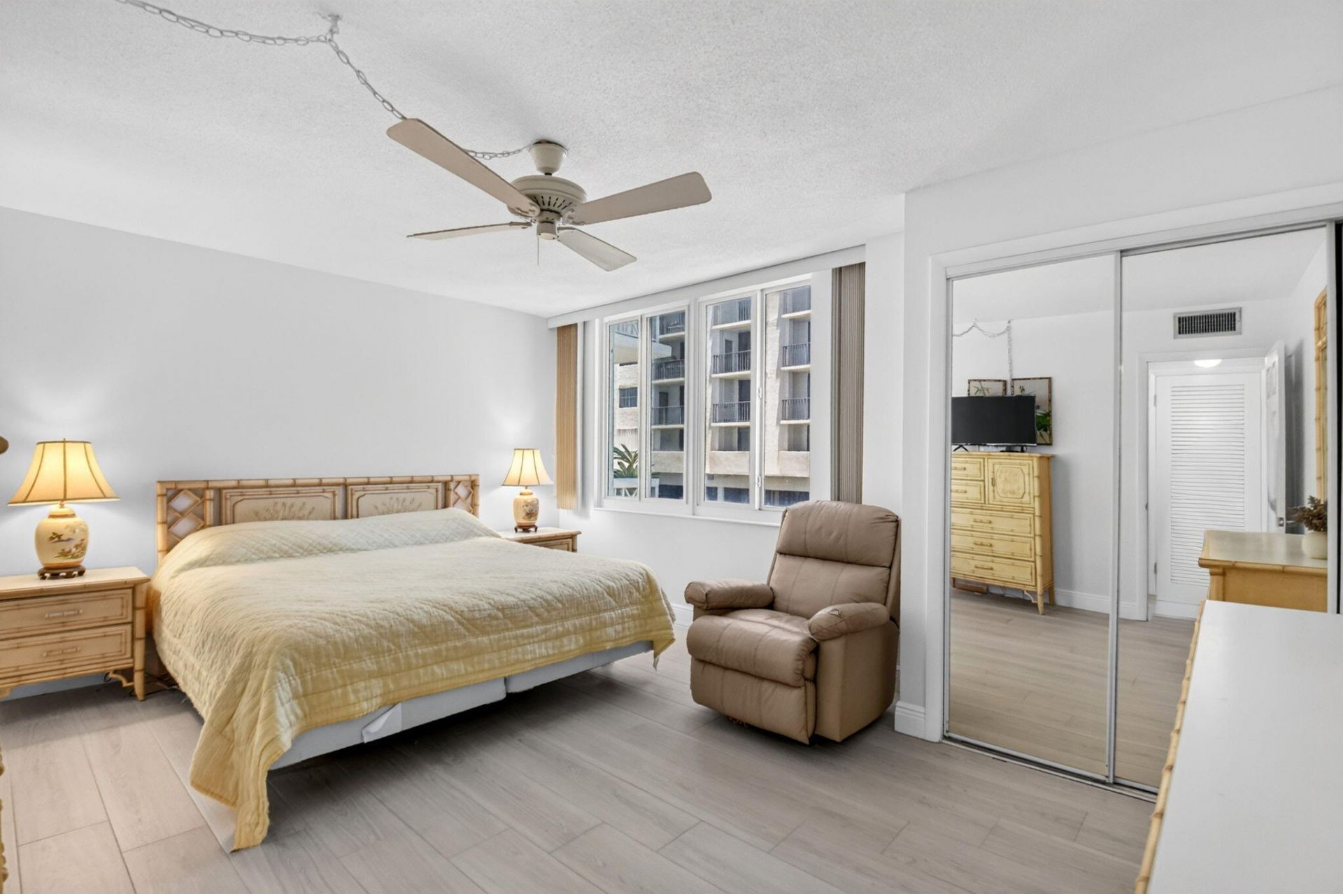 125 S Ocean Avenue, Unit 211, Palm Beach Shores, FL 33404 Photo