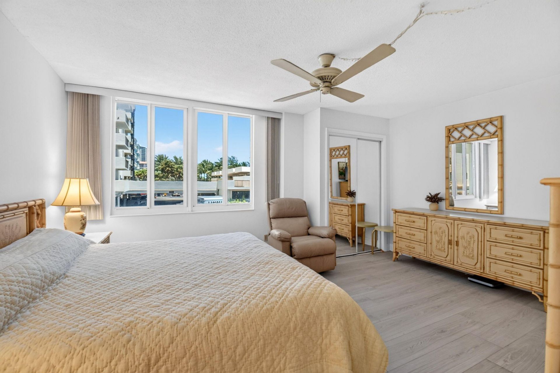 125 S Ocean Avenue, Unit 211, Palm Beach Shores, FL 33404 Photo