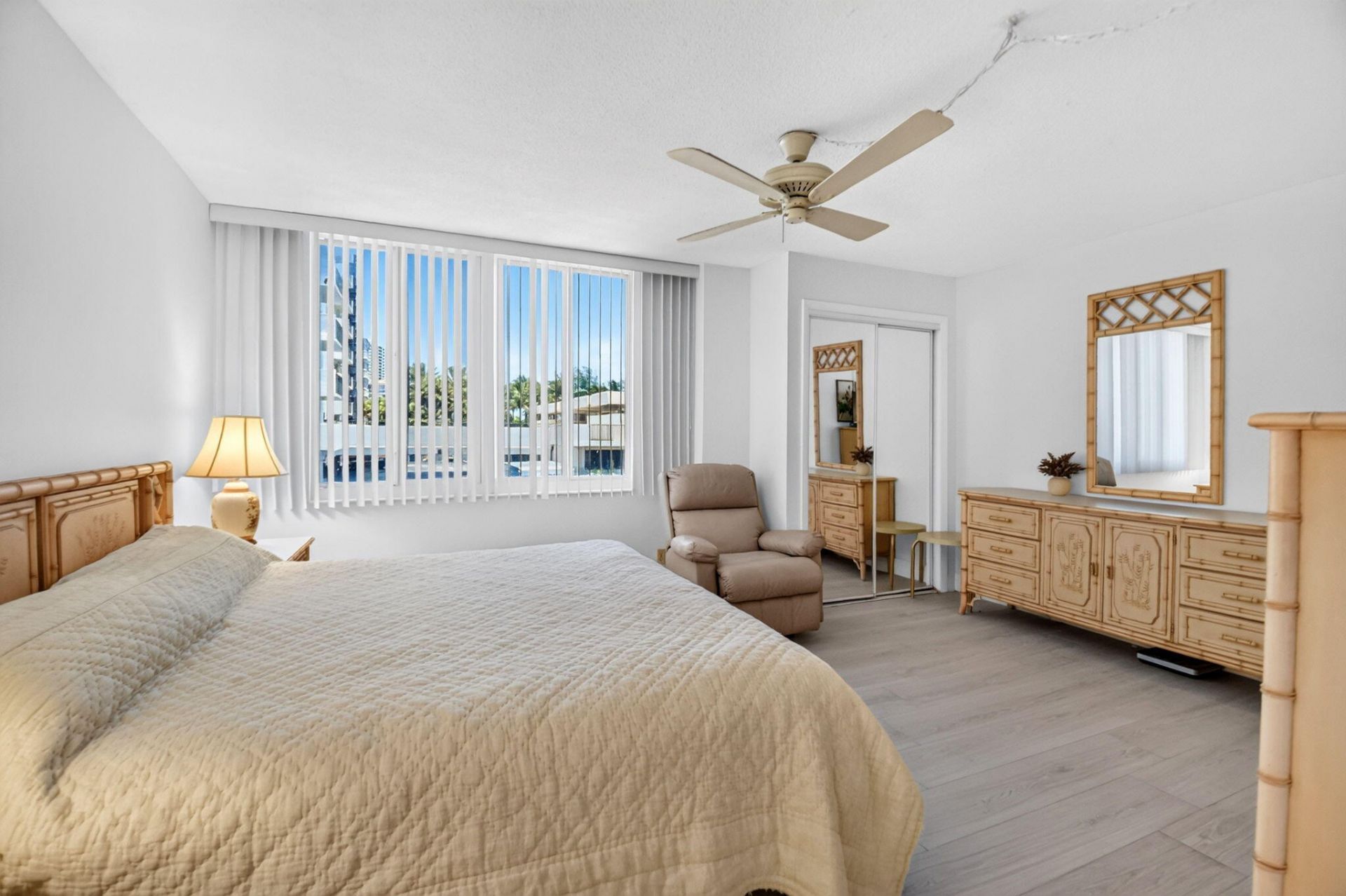 125 S Ocean Avenue, Unit 211, Palm Beach Shores, FL 33404 Photo
