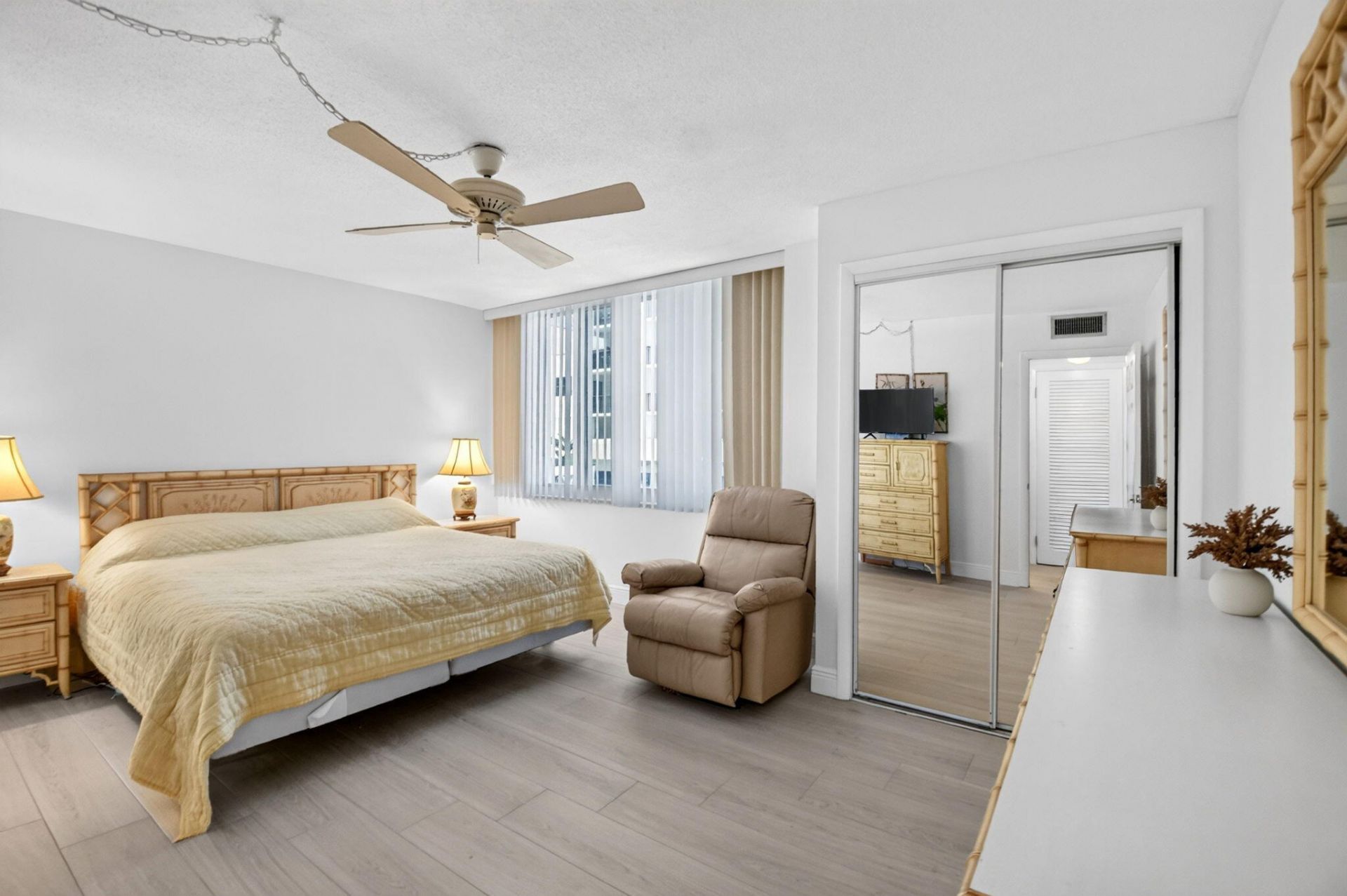 125 S Ocean Avenue, Unit 211, Palm Beach Shores, FL 33404 Photo