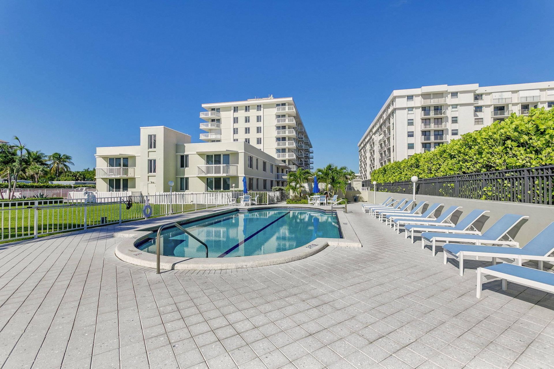 125 S Ocean Avenue, Unit 211, Palm Beach Shores, FL 33404 Photo