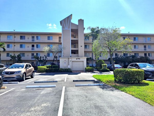 6795 Huntington Lane, Unit 405, Delray Beach, FL 33446