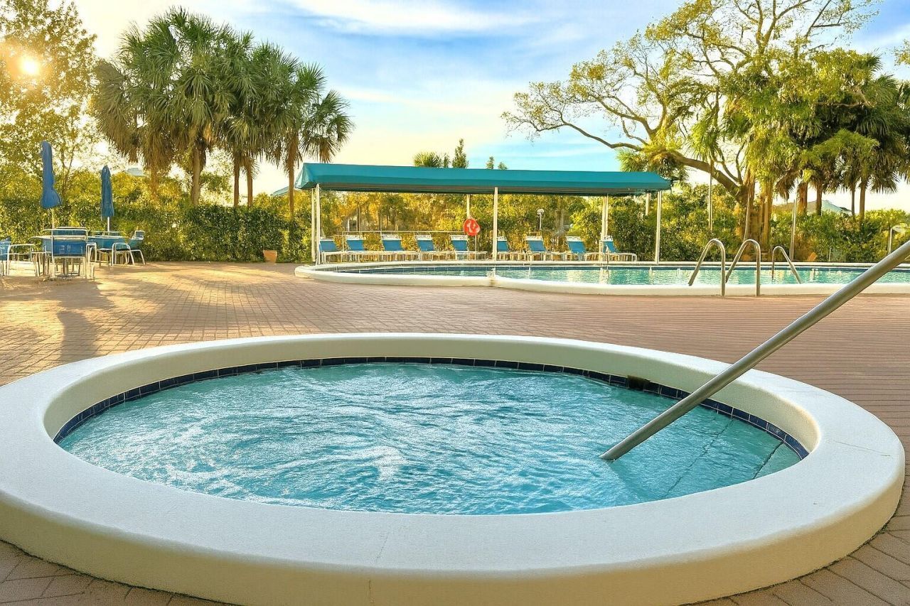 4001 Hillcrest Drive, Unit 705, Hollywood, FL 33021 Photo