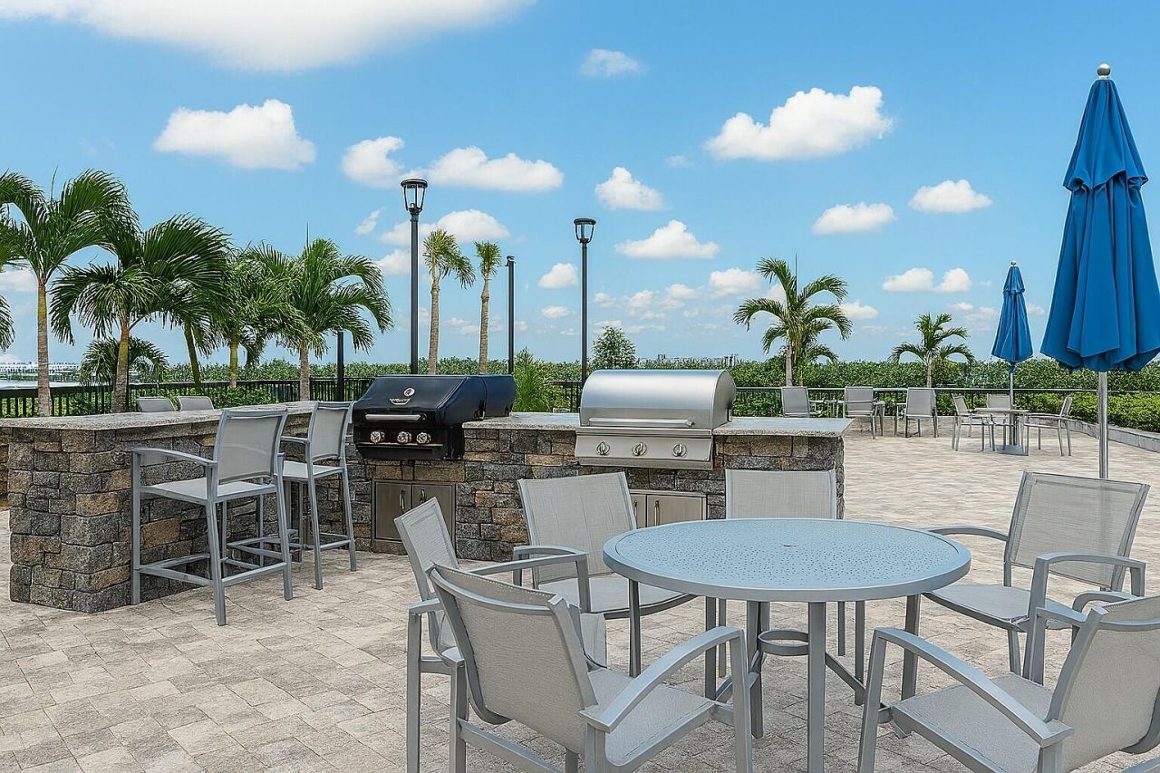 4001 Hillcrest Drive, Unit 705, Hollywood, FL 33021 Photo