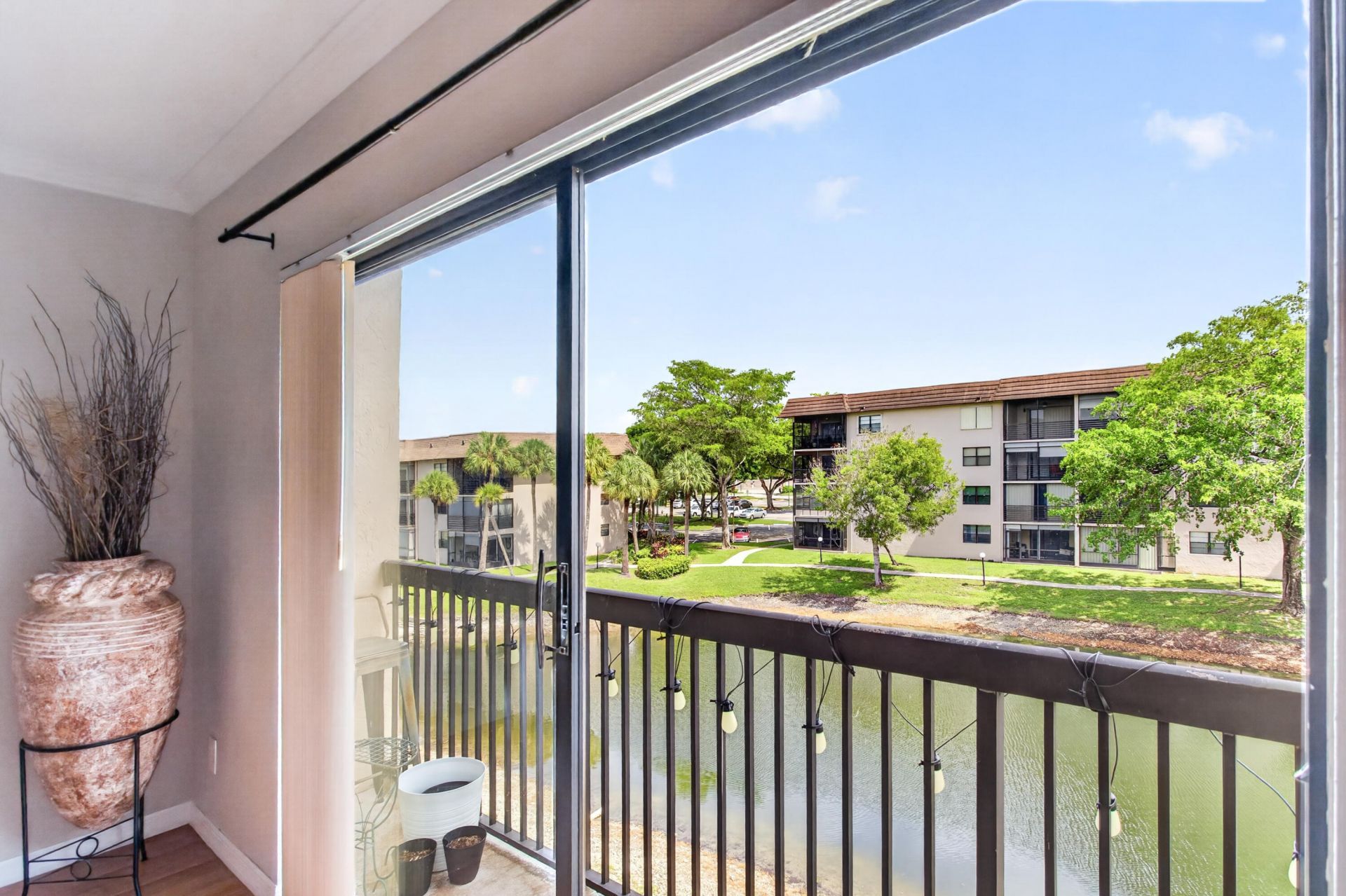 4975 E Sabal Palm Boulevard, Unit Apt 309, Tamarac, FL 33319 Photo