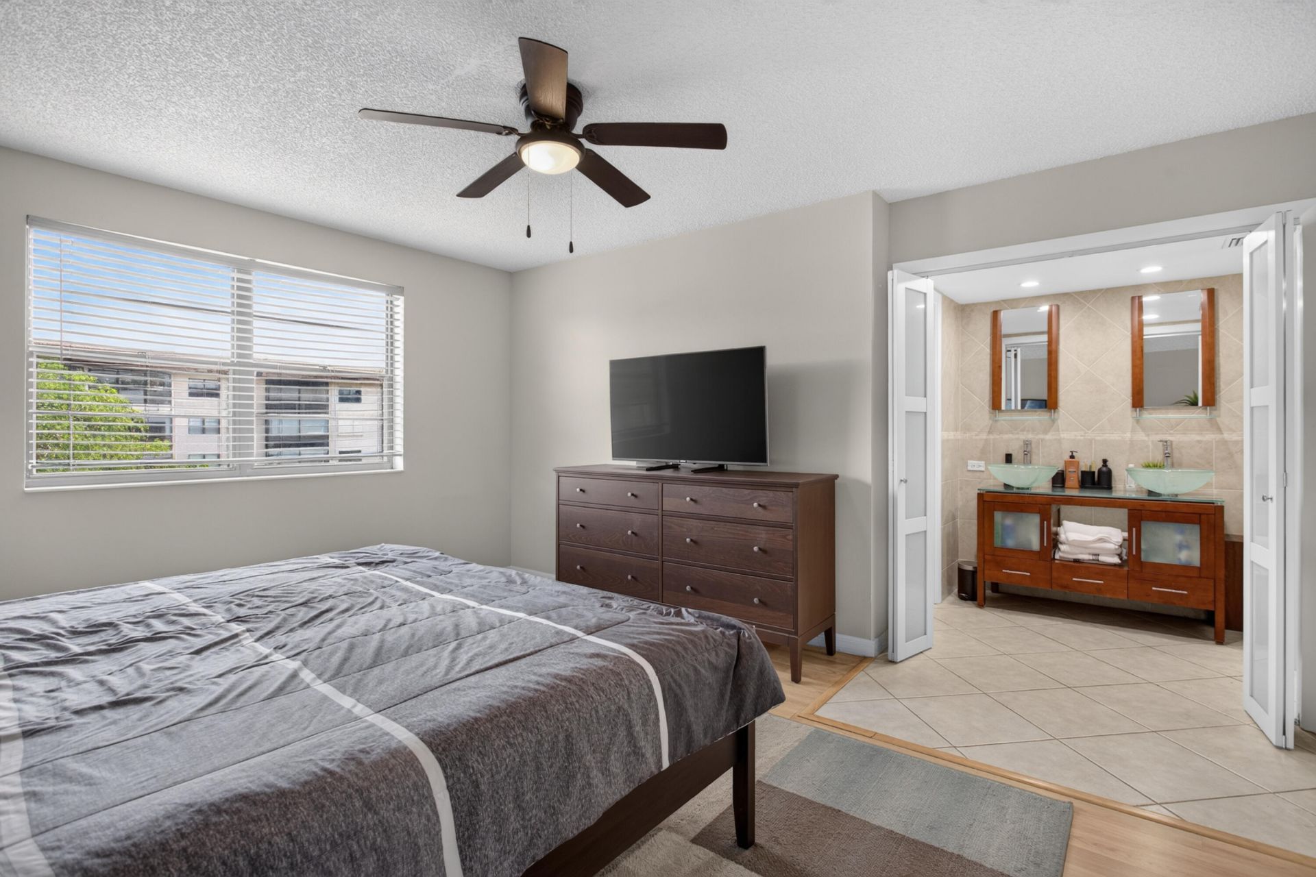 4975 E Sabal Palm Boulevard, Unit Apt 309, Tamarac, FL 33319 Photo