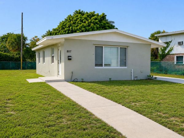 807 Handy Ave Avenue, West Palm Beach, FL 33401