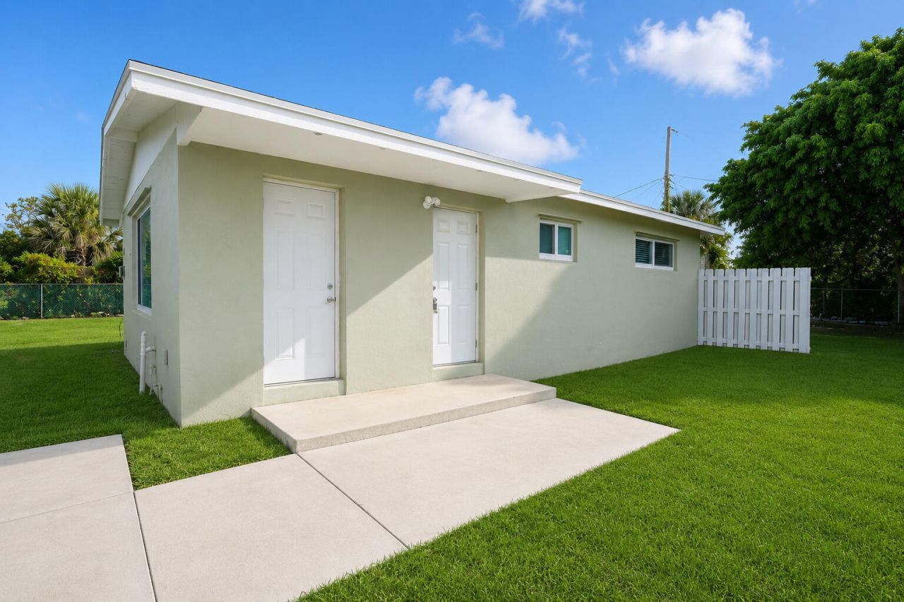 807 Handy Ave Avenue, West Palm Beach, FL 33401 Photo