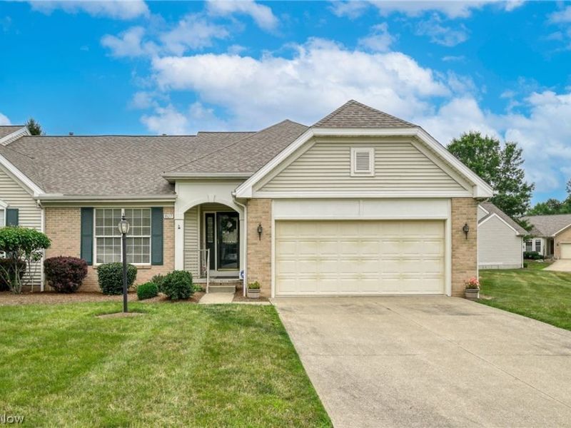 1827 Southpointe Circle NE, Canton, OH 44714 Photo 1