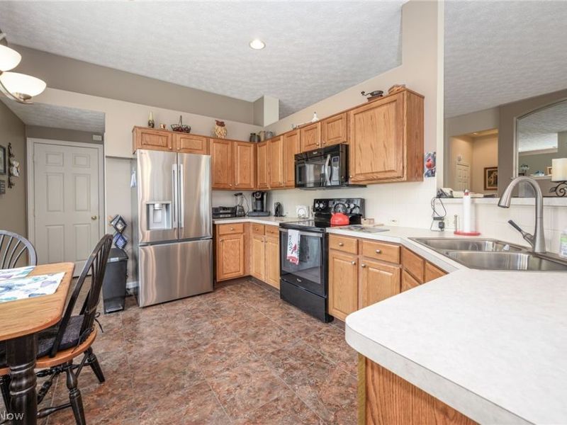 1827 Southpointe Circle NE, Canton, OH 44714 Photo 10