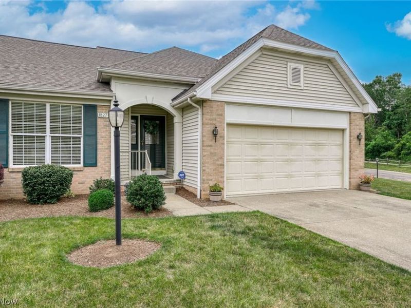 1827 Southpointe Circle NE, Canton, OH 44714 Photo 2