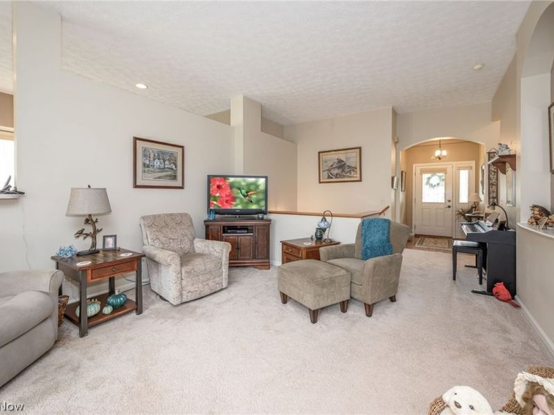 1827 Southpointe Circle NE, Canton, OH 44714 Photo 7