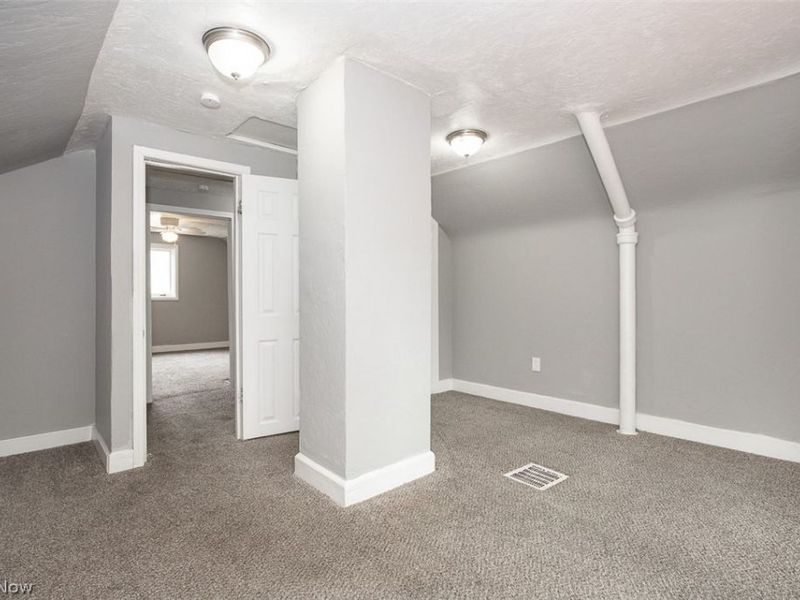 13814 Durkee Avenue, Cleveland, OH 44105 Photo 24