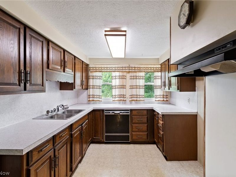 608 Applegrove Street NW, North Canton, OH 44720 Photo 12