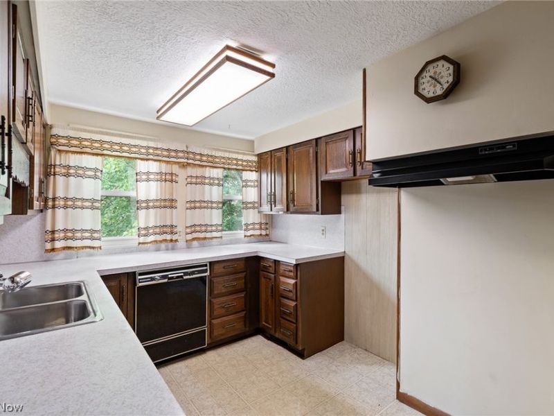 608 Applegrove Street NW, North Canton, OH 44720 Photo 14
