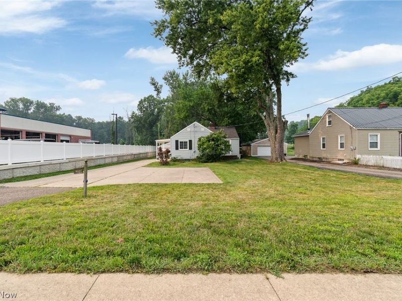 608 Applegrove Street NW, North Canton, OH 44720 Photo 2