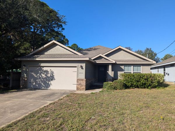 1933 Esplanade Street, Navarre, FL 32566