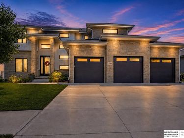 21519 Grover Street, Elkhorn, NE 68022