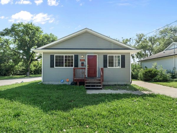2121 E 25th Street , Des Moines, IA 50317