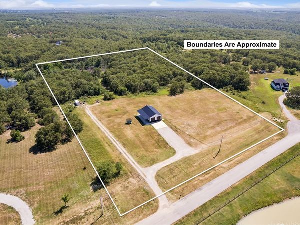 557 High Point Lane , Skiatook, OK 74070