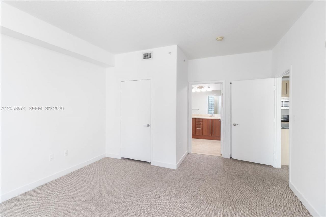 1111 SW 1st Ave, Unit 2423-N, Miami, FL 33130 Photo