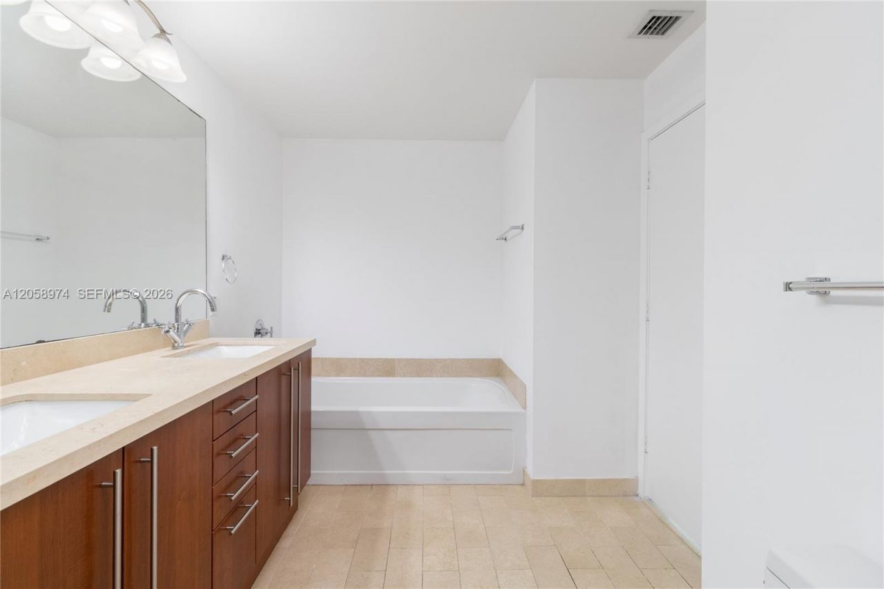 1111 SW 1st Ave, Unit 2423-N, Miami, FL 33130 Photo